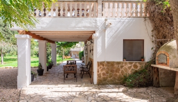 Resa Estates vastgoed te koop Ibiza Geraldine finca san lorenzo noorden side exterior 3.jpg